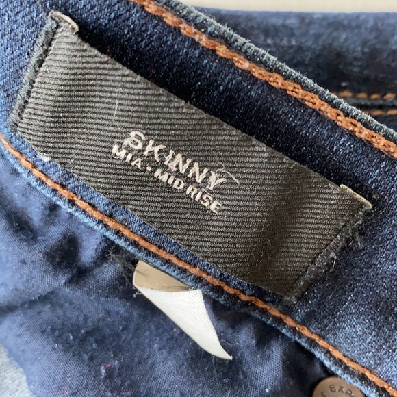Express Skinny Mia Mid Rise Jeans - Picture 4 of 5